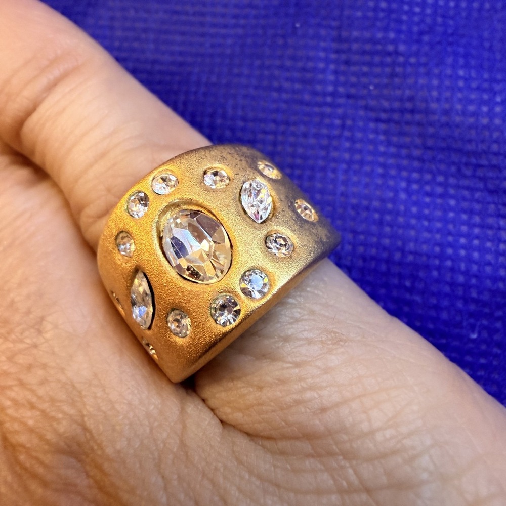Vtg 80s Brushed Gold Tone Clear Rhinestone Dome Cocktail Ring 6 Wide Band Stmt